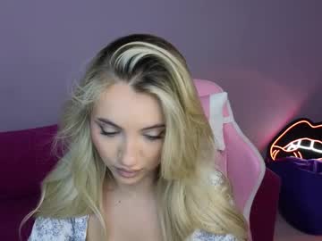 valeriesteele